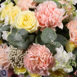 sbornyj buket nezhnyj v korobke 7